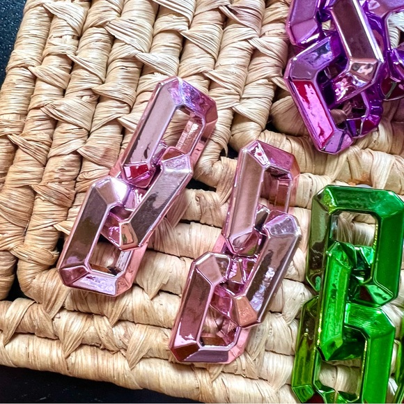 New! Bloggers Fav The “Chain Link” Oil Slick Earrings - Picture 3 of 6